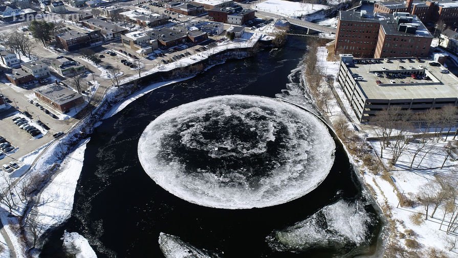 В США сняли на видео гигантский вращающийся ледяной диск