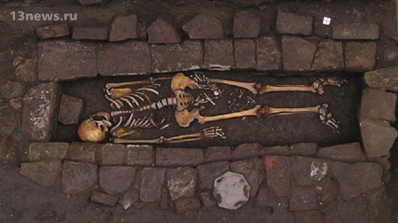 Невероятное открытие ученых: мертвая женщина "родила" в гробу