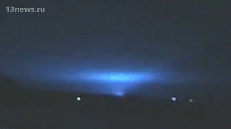 Люди наблюдали таинственные голубые вспышки в небе Челябинска