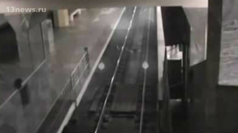 В Китае на вокзал прибыл поезд-призрак, видео