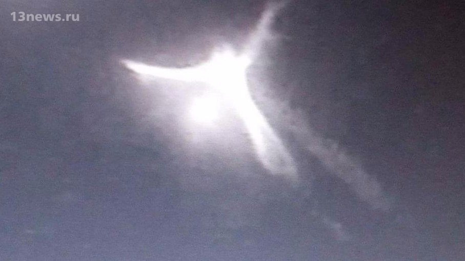 Загадочный крылатый объект появился в небе