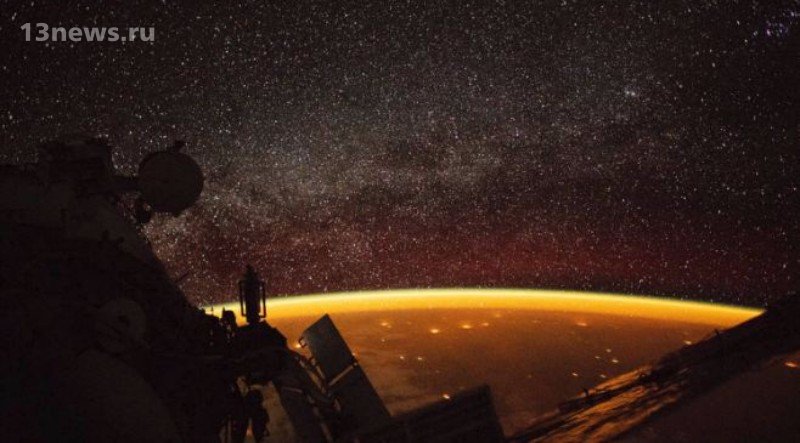 Астронавт с МКС сделал фото странного свечения Земли