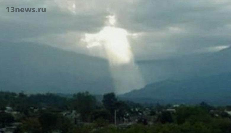В Аргентине появилось странны образ в небе. Некоторые посчитали это знамением Христа