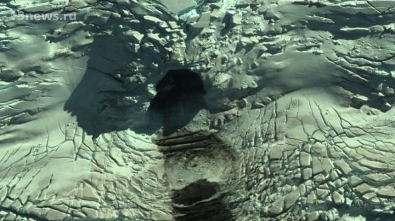 В Антарктиде обнаружен огромный вход в пещеру