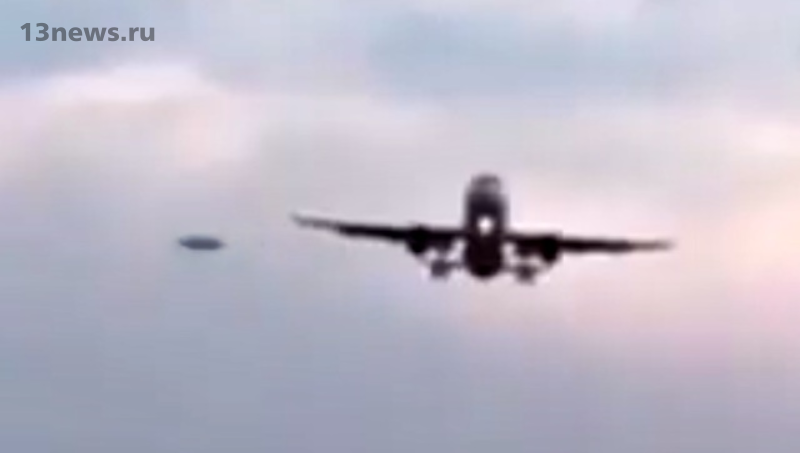 Уфологи опубликовали видео с НЛО у пассажирского самолета в Йоркшире
