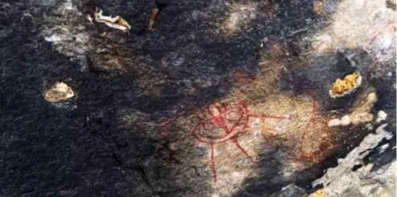 Археологов озадачили наскальные рисунки "НЛО" возрастом 10 000 лет