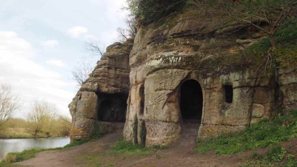 В Англии нашли пещеру, где в изгнании мог находиться англосаксонский король