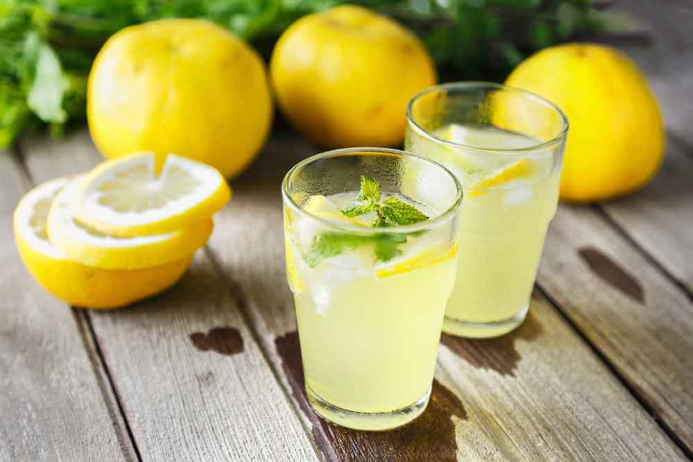 Eat This Not That: вода с лимоном - лучший напиток после пробуждения