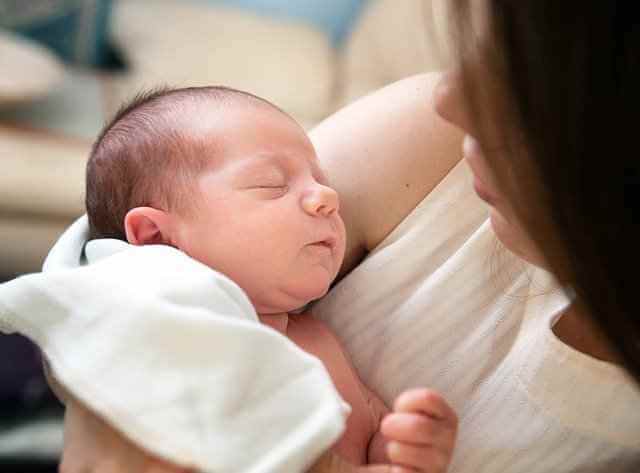 Исследование показало, что заражение COVID-19 во время беременности матери не вредит мозгу ребенка
