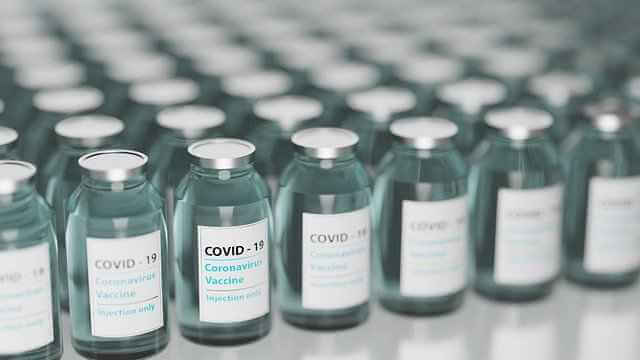 Австралийские ученые выяснили, что вакцины от COVID-19 менее эффективны против некоторых штаммов