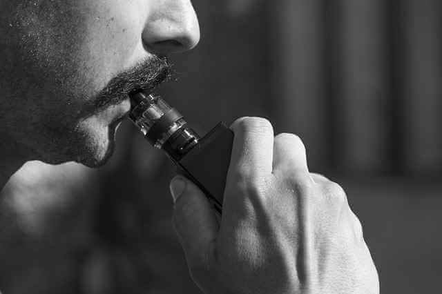Исследование: запрет на электронные сигареты может привести к возврату некоторых курильщиков к обычным сигаретам