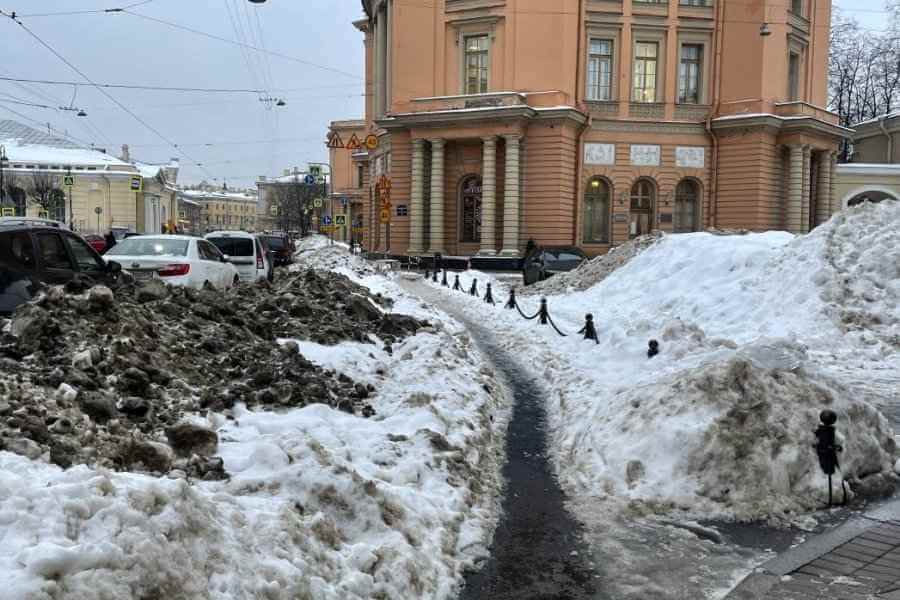 Смольный не решил проблему с уборкой снега в Петербурге даже после жалобы Путину
