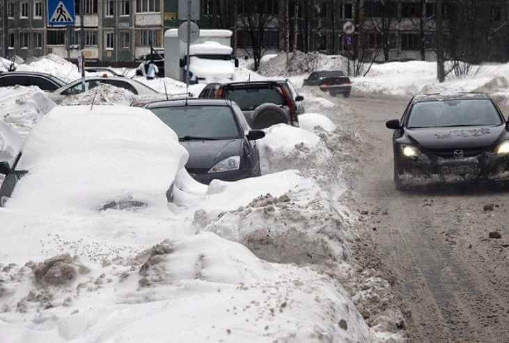 Петербуржцы требуют наказать чиновников за бездействие по уборке снега в центре города