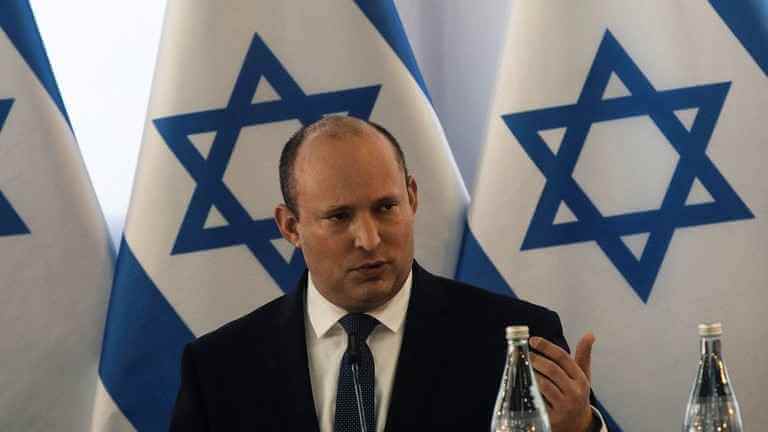 Израильский премьер-министр находится в изоляции после того, как у его дочери обнаружен COVID-19