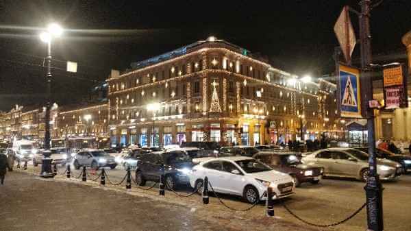 Неэффективная работа Смольного по уборке города от снега стала причиной массовых ДТП в Петербурге