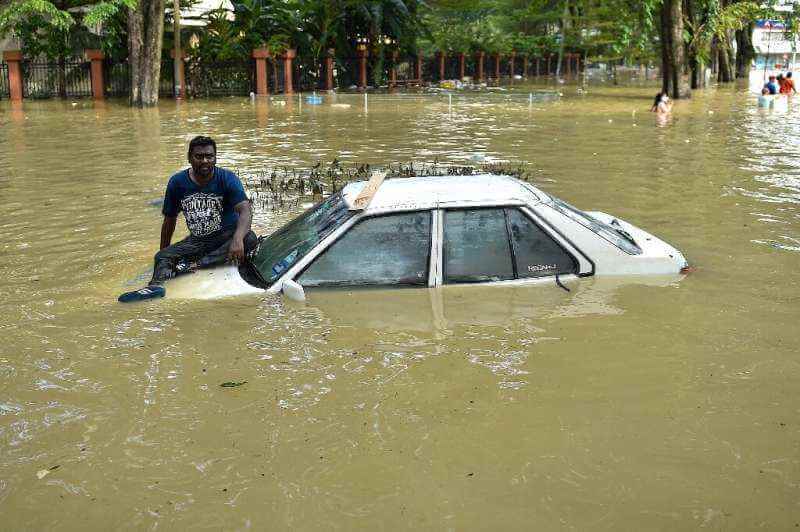 Наводнение в Малайзии: 14 человек погибли, 70000 эвакуированы