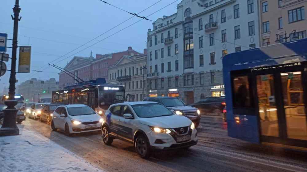 Московское шоссе второй день подряд встает из-за аварий