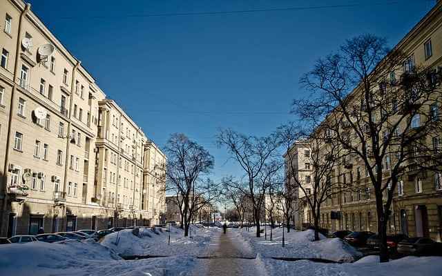 Работа коммунальщиков Смольного сделала Петербург лидером рейтинга аварийности на дорогах