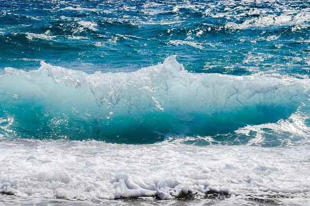 Разломы в океанической коре способствуют возникновению медленных сейсмических волн