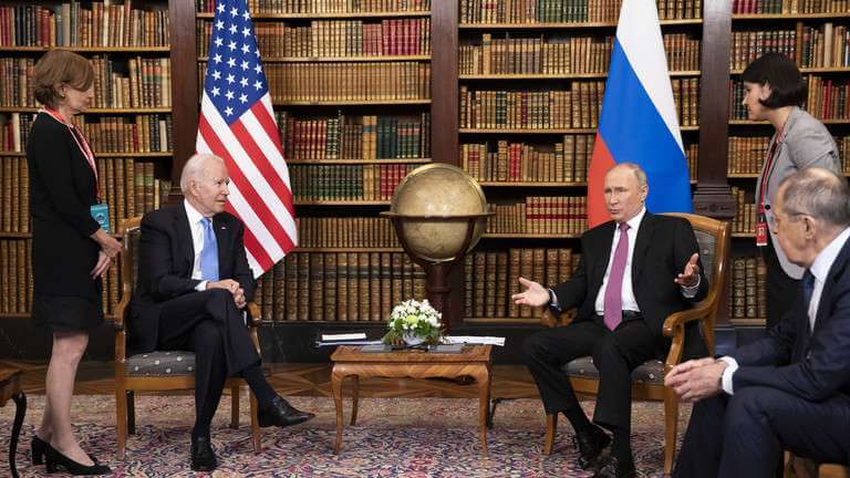 Президент США "не планирует" обсуждать с Путиным санкции