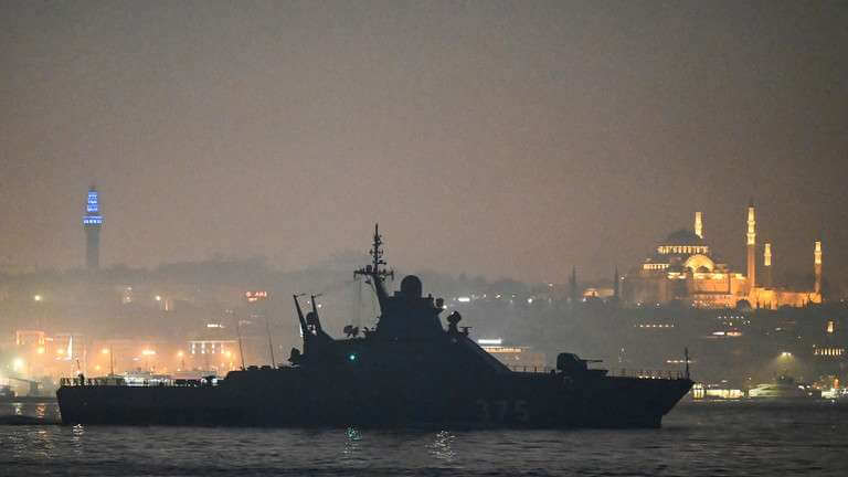 Турция отказалась закрывать проливы для военных кораблей из России по просьбе Украины