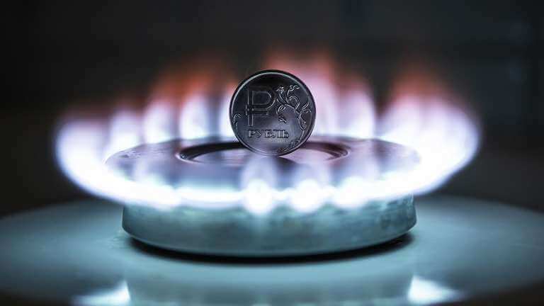 Россия установила крайний срок перехода оплаты за газ в рублях для "недружественных стран"