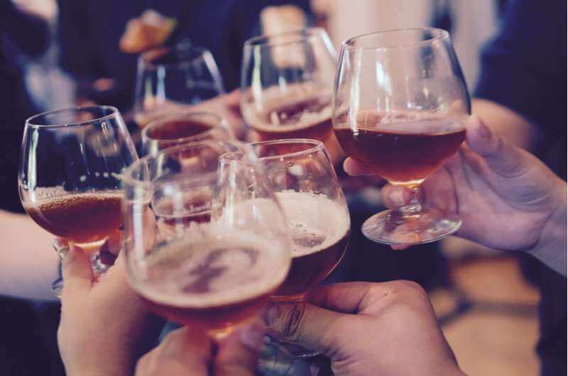 Злоупотребление алкоголем после 40 лет может быть признаком деменции, исследование