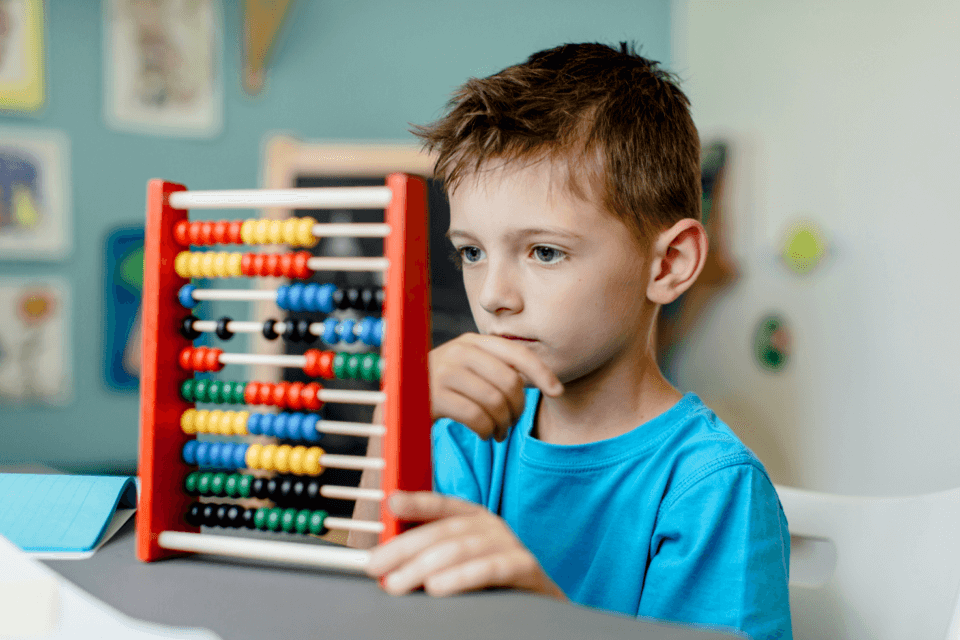 Сила мозговой цепи предсказывает способность к математическому обучению у детей