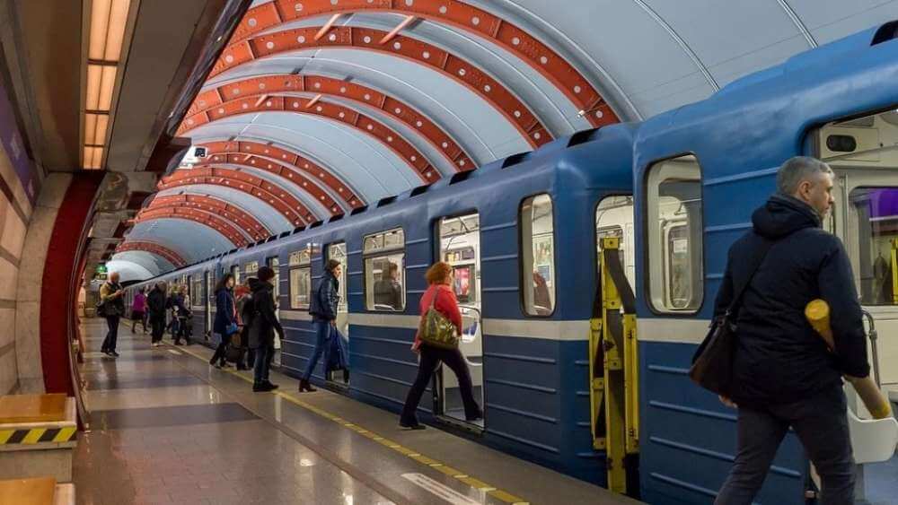 Соловейчик назвал планы Смольного повысить плату за проезд в петербургском метро «свинством» и «безобразием»