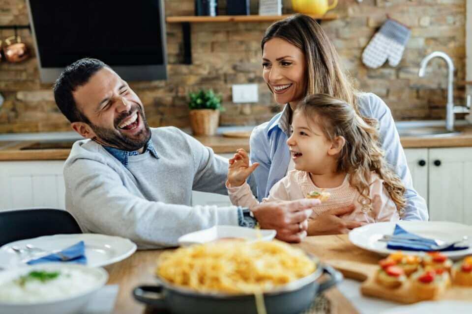 Семьи испытывают меньше стресса, когда едят вместе