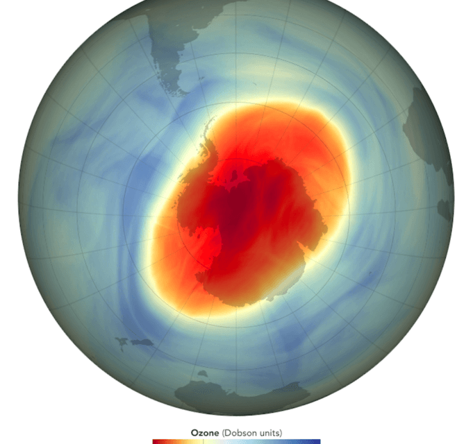 Озоновая дыра медленно сокращается в течение двух десятилетий