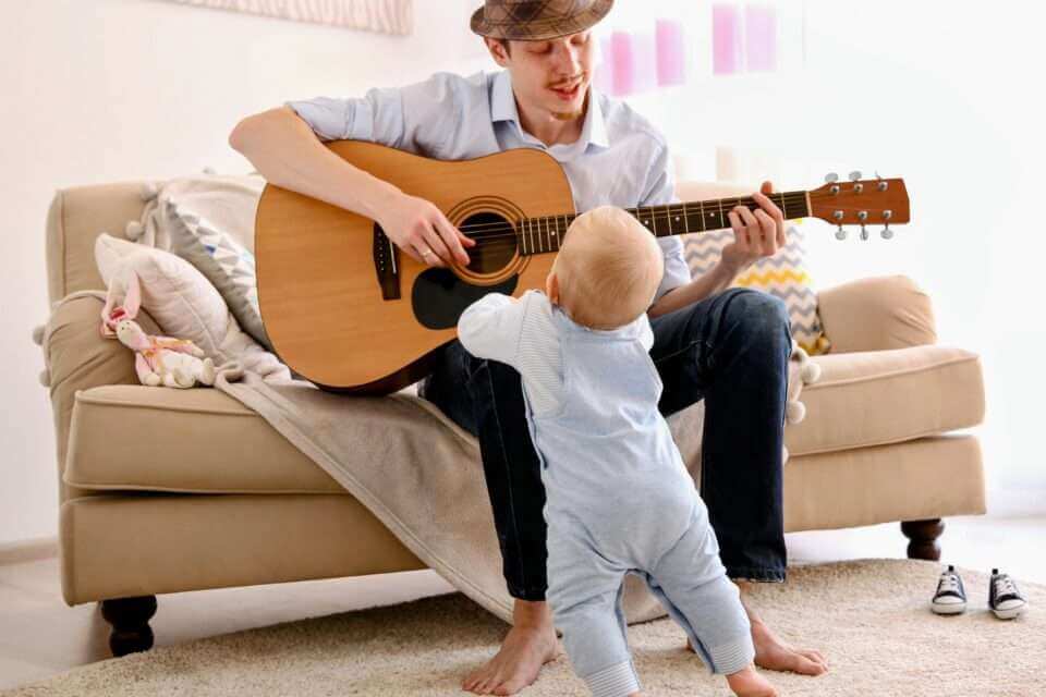 Музыка способствует социальному развитию младенцев