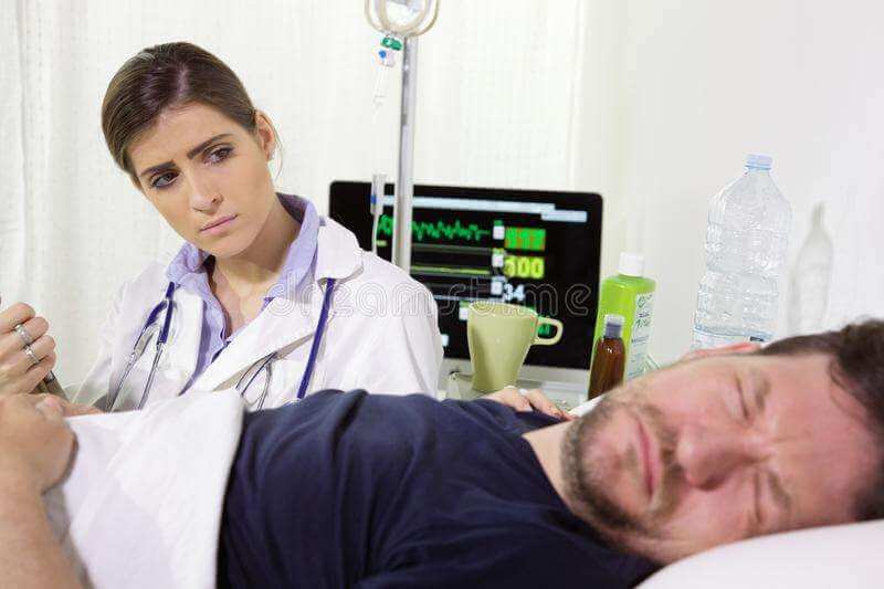 Не работающие аппараты МРТ и некачественные кровати: петербуржцы жалуются на новую больницу в Колпинском районе