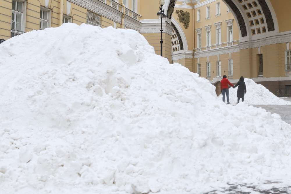 «Почему не убирают снег с городских улиц?»: петербуржцы ждут ответа от Беглова на самые важные вопросы
