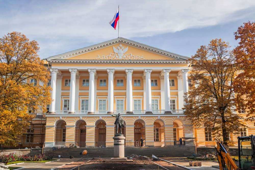 «Еще не награбились»: петербуржцы заподозрили Смольный в очередном освоении бюджета через реформу ЖКХ