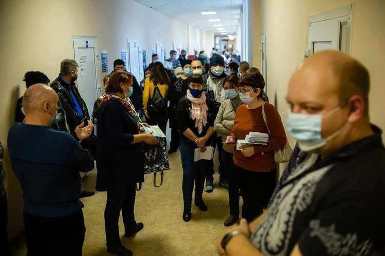 Цифровизация здравоохранения в Петербурге привела к росту электронных очередей в поликлиниках