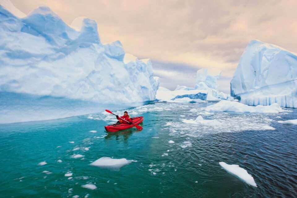 Антарктические ледяные шельфы гораздо тоньше, чем предполагалось ранее