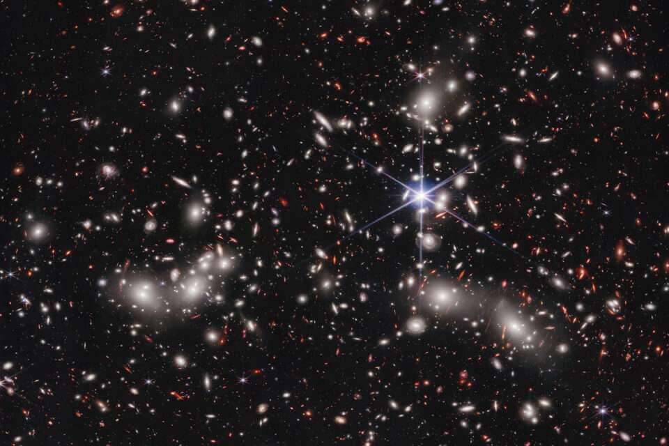 Телескоп Webb обнаружил вторую по удаленности галактику в скоплении Пандора