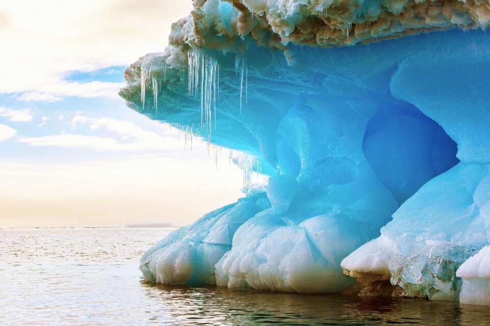 Крупнейший в мире айсберг A23a подвергается серьезной эрозии и таянию