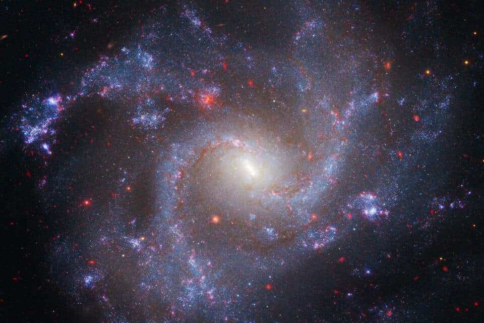 Скорость расширения Вселенной продолжает озадачивать астрономов