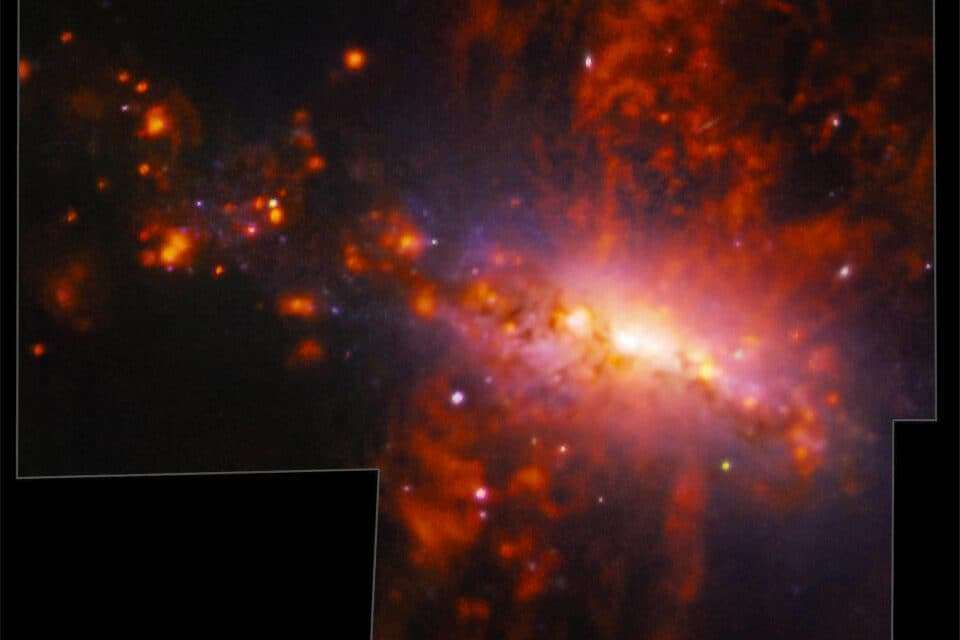 Массивный галактический взрыв дает представление об эволюции галактик